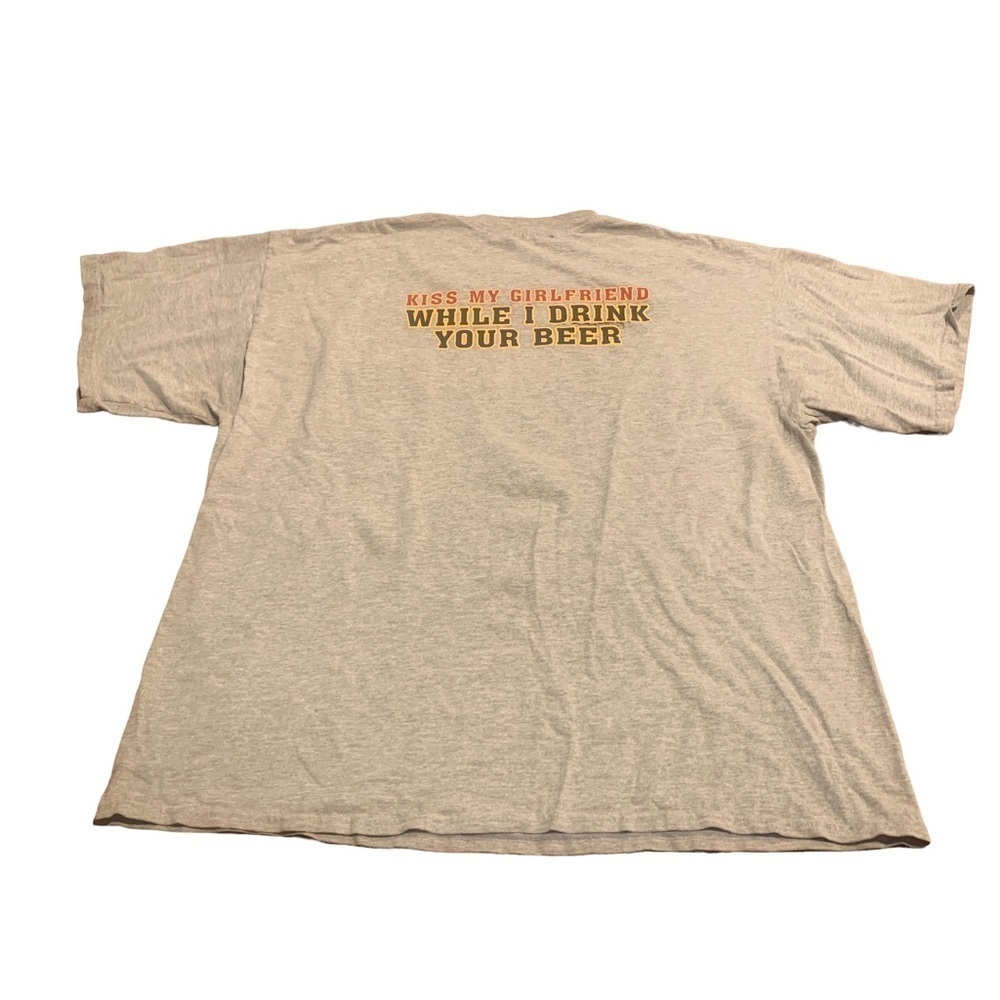 Men’s Grey Kiss My Girlfriend While I Drink Your Beer T-Shirt Flying Saucer XXL